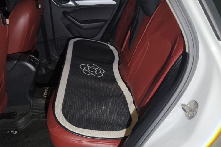 Audi Q3 2018 car image #19