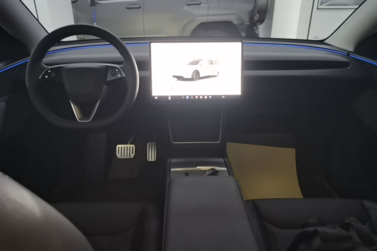 Tesla Model Y 2025 #10 Tesla Model Y 2025 immagine di auto #10