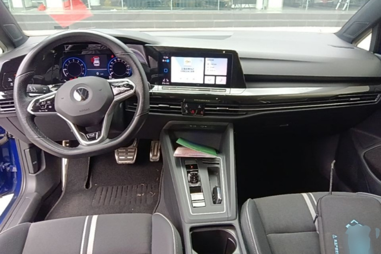 Volkswagen Golf 2021 car image #11