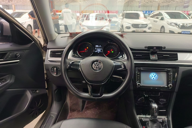 Volkswagen Bora 2016 car image #11