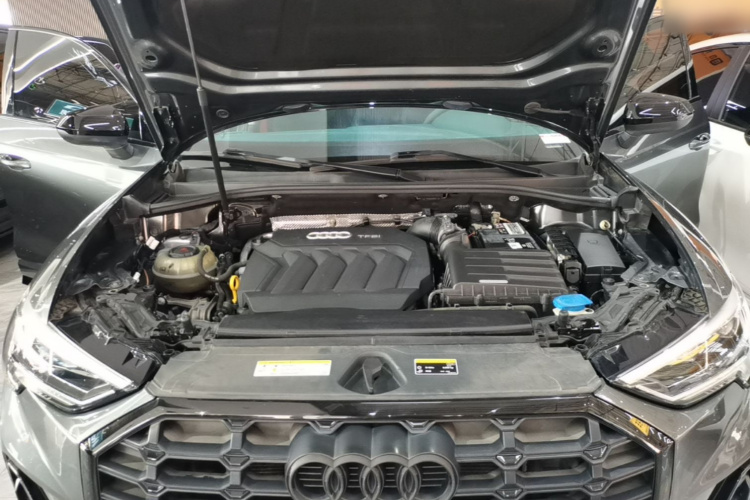Audi Q3 2020 car image #20