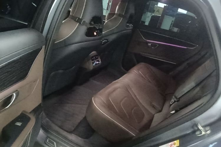 BYD Han 2023 car image #17