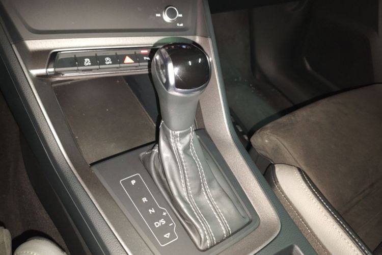 Audi Q3 2021 car image #14