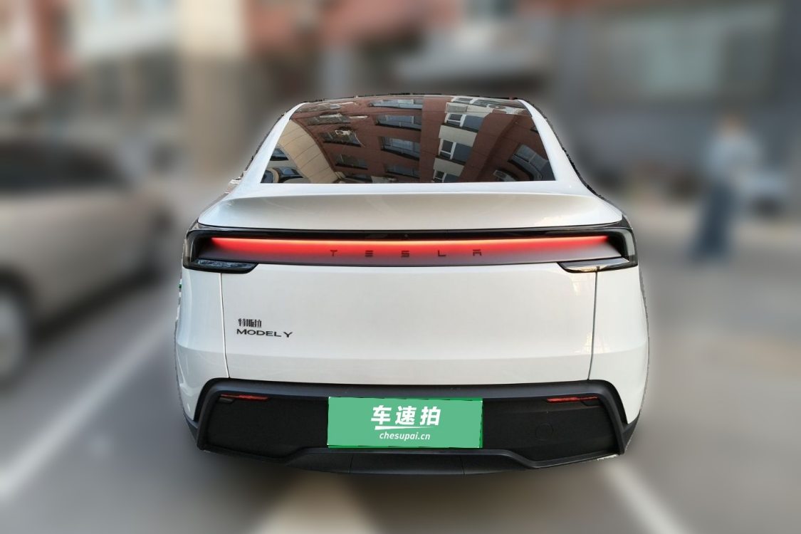Tesla Model Y 2025 #6 Tesla Model Y 2025 car image #6