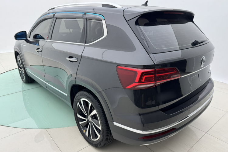 Volkswagen Tharu 2018 car image #5
