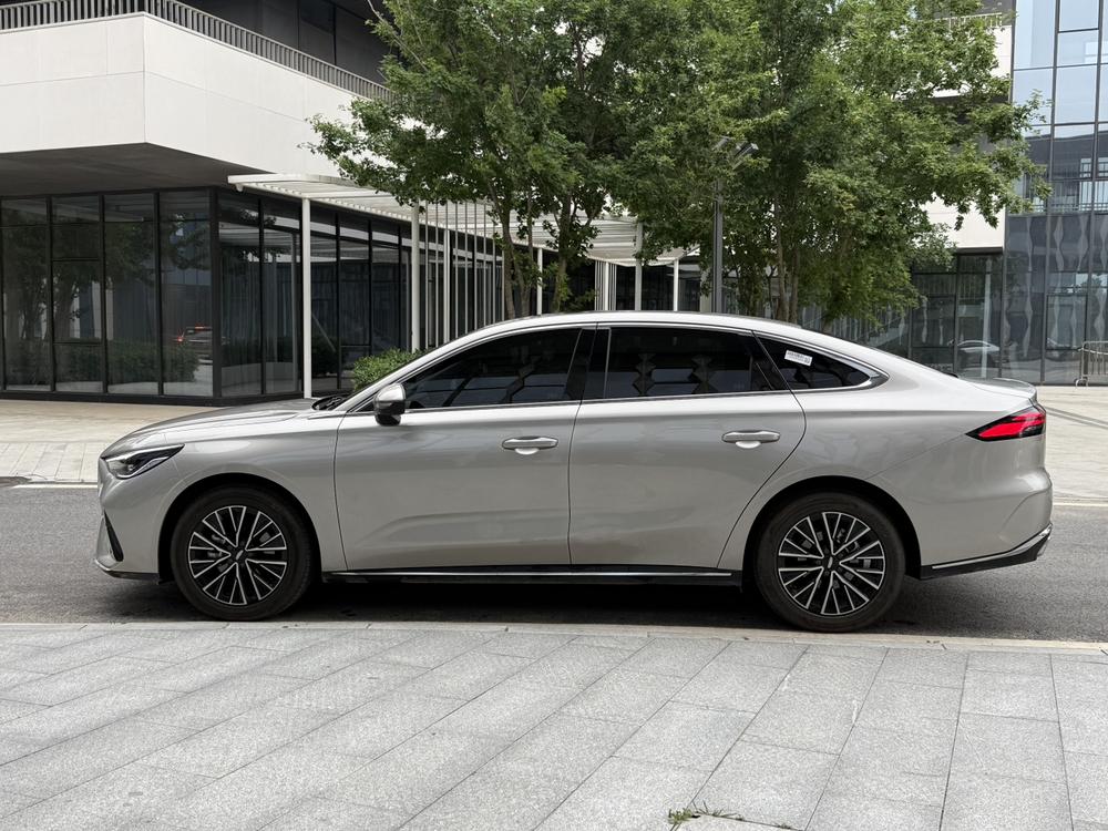 GEELY Emgrand 2026 #3 GEELY Emgrand 2026 car image #3