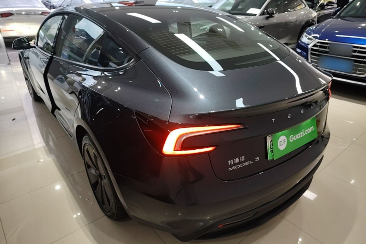 Tesla Model 3 2025 car image #5