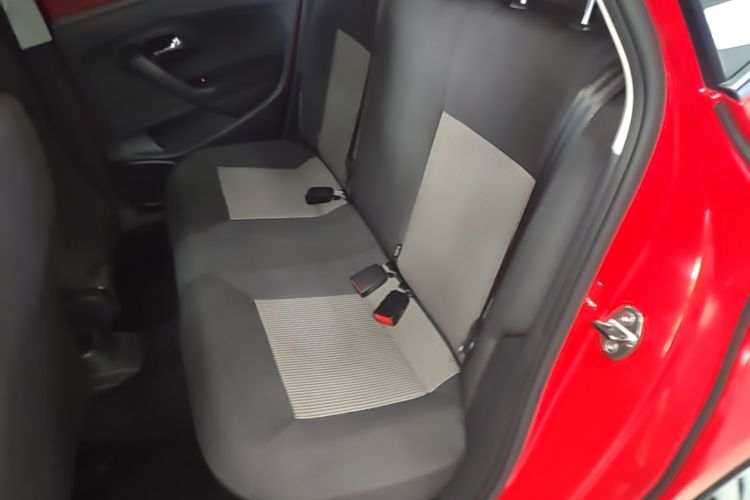Volkswagen Polo 2017 car image #17