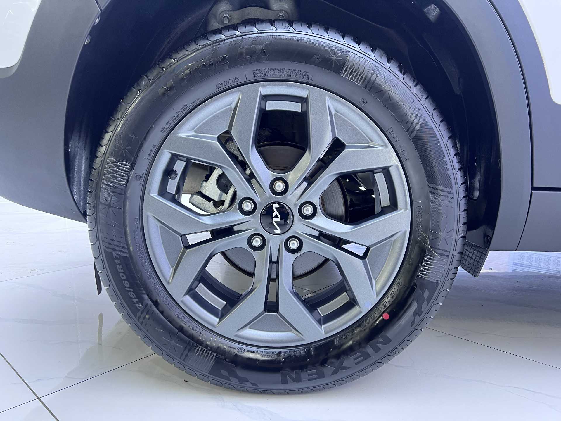 Kia Seltos 2024 car image #17