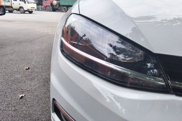 Volkswagen Golf 2018 car image #8