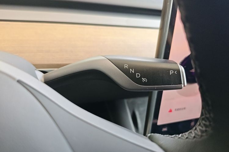 Tesla Model Y 2023 #18 Tesla Model Y 2023 صورة سيارة #18