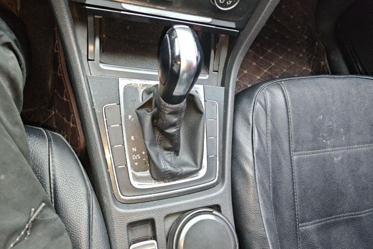 Volkswagen Golf 2018 car image #18