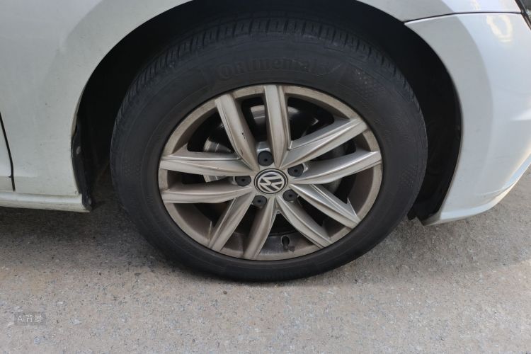 Volkswagen Golf 2019 car image #9