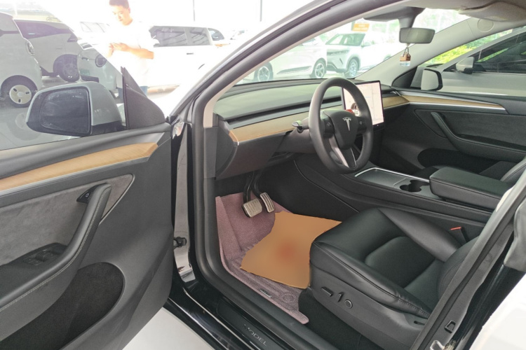 Tesla Model Y 2021 #12 Tesla Model Y 2021 car image #12
