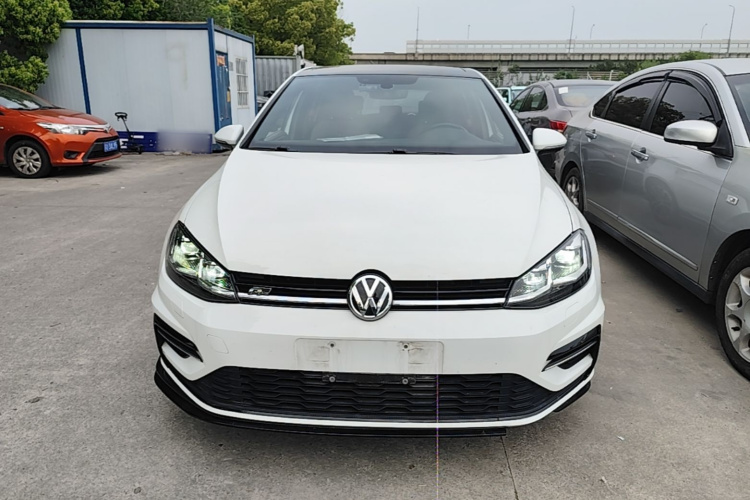 Volkswagen Golf 2020 car image #3