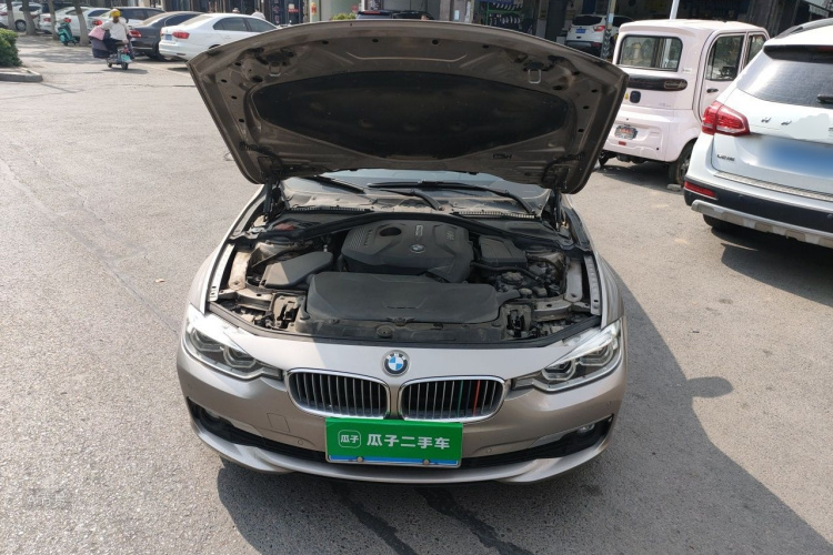 BMW 3 Series 2019 car image #22