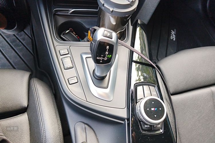 BMW 3 Series 2018 #16 BMW 3 Series 2018 car image #16