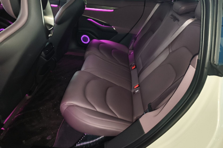MI SU7 2025 car image #17