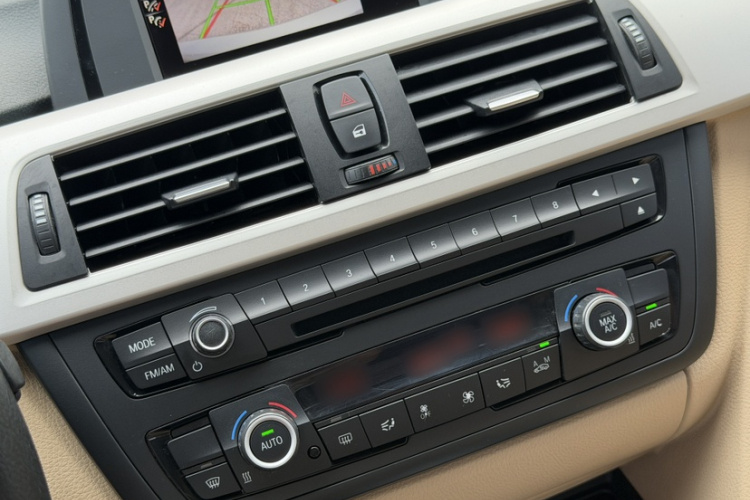 BMW 3 Series 2015 #17 BMW 3 Series 2015 car image #17