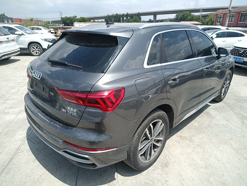 Audi Q3 2023 car image #6