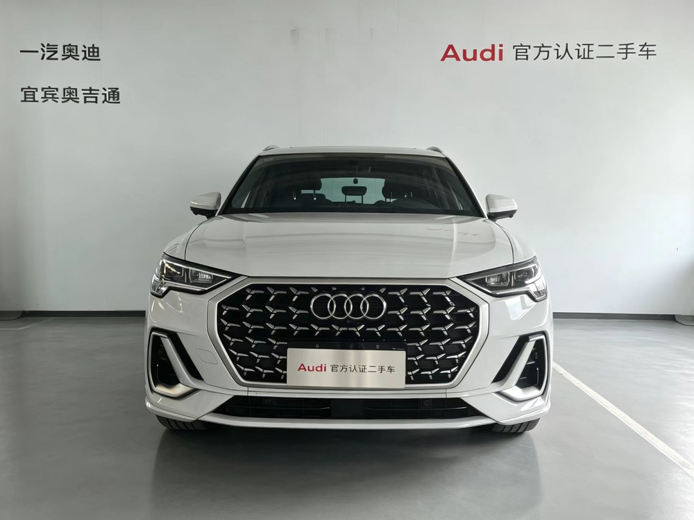 Audi Q3 2023 car image #2