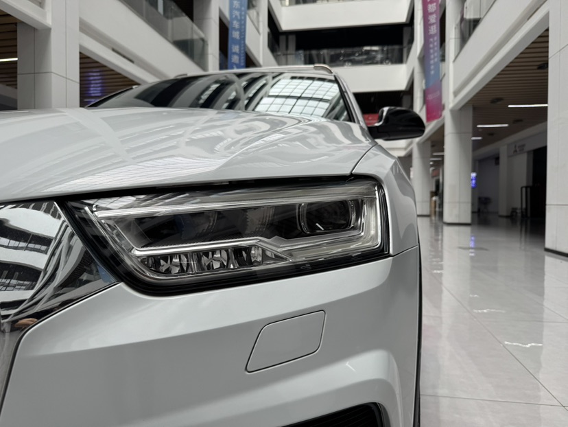 Audi Q3 2016 car image #16
