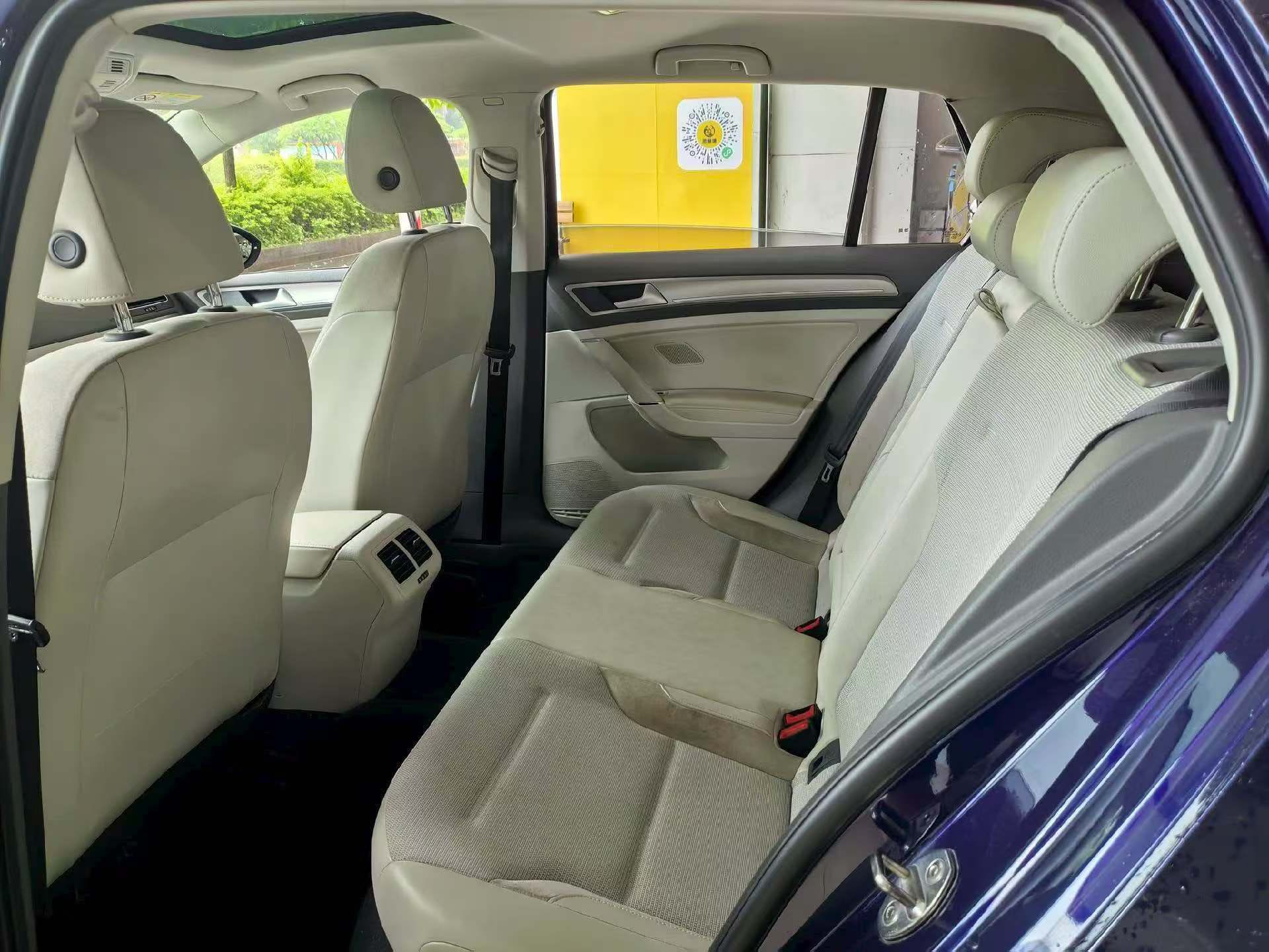 Volkswagen Golf 2018 car image #6
