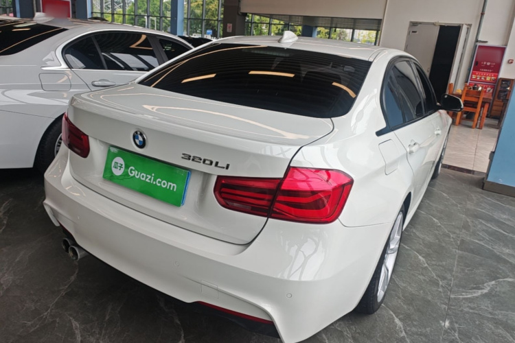 BMW 3 Series 2019 car image #7