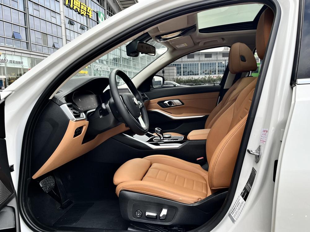 BMW 3 Series 2019 car image #7