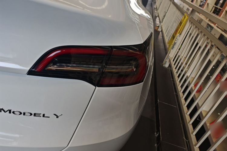 Tesla Model Y 2023 #8 Tesla Model Y 2023 immagine di auto #8