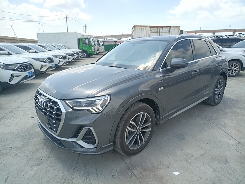 Audi Q3 2023 car image 