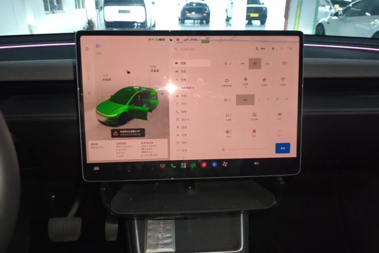 Tesla Model Y 2025 #13 Tesla Model Y 2025 car image #13