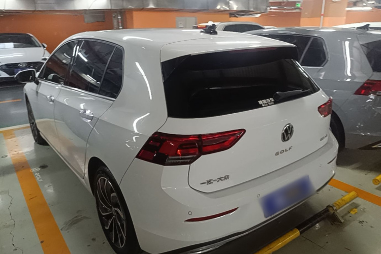 Volkswagen Golf 2022 car image #5
