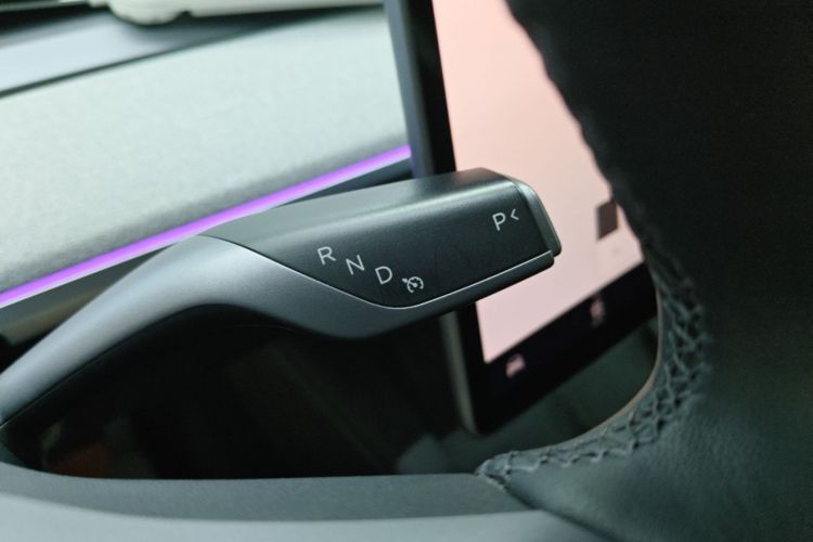 Tesla Model Y 2023 car image #14