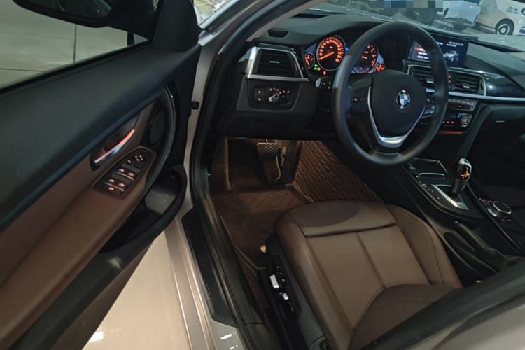 BMW 3 Series 2019 #16 BMW 3 Series 2019 car image #16