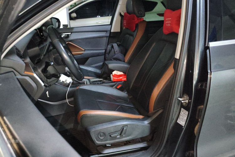 Audi Q3 2020 car image #17
