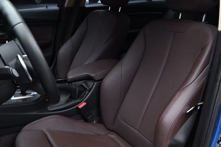 BMW 3 Series 2019 car image #19