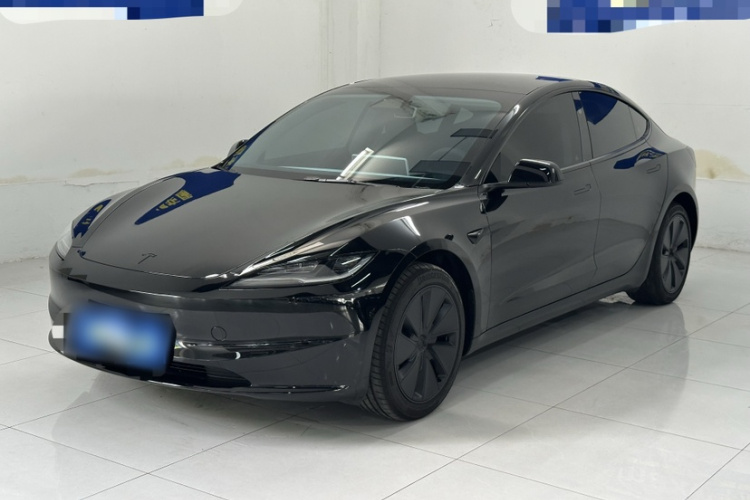 Tesla Model 3 2026 car image #2