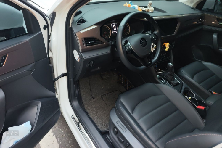 Volkswagen Tharu 2021 car image #18
