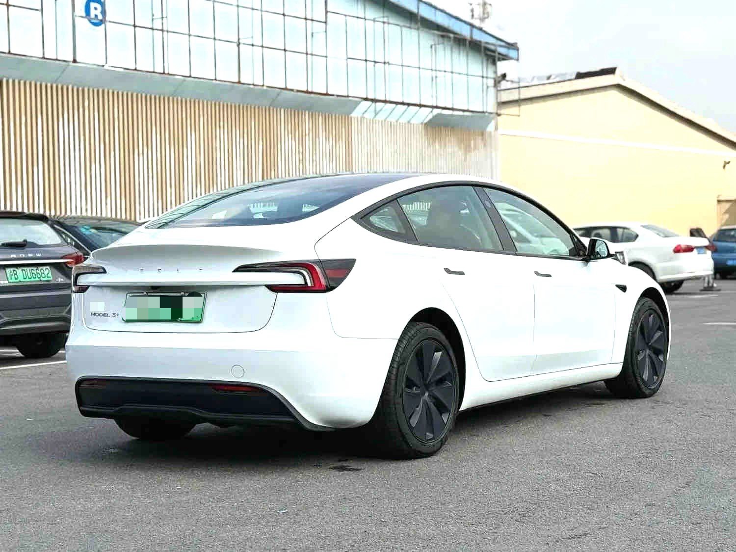 Tesla Model 3 2025 صورة سيارة #6