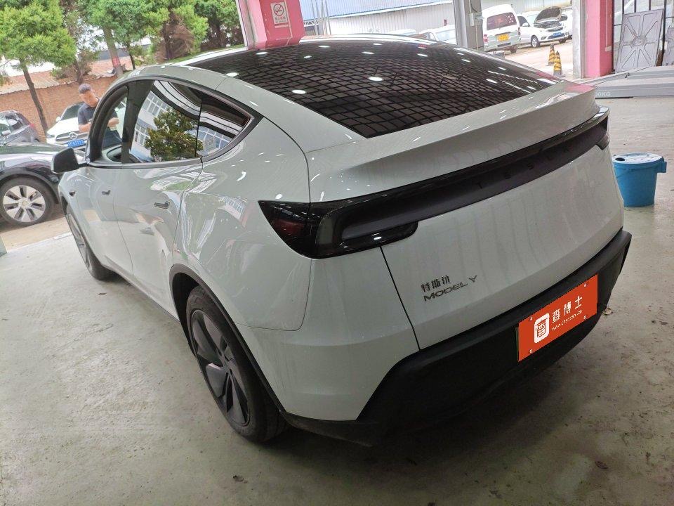 Tesla Model Y 2025 car image #4