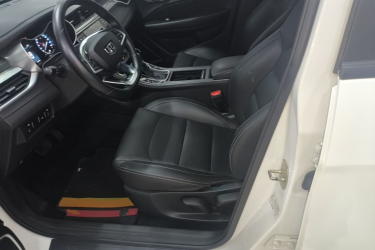 GEELY Emgrand 2019 car image #15