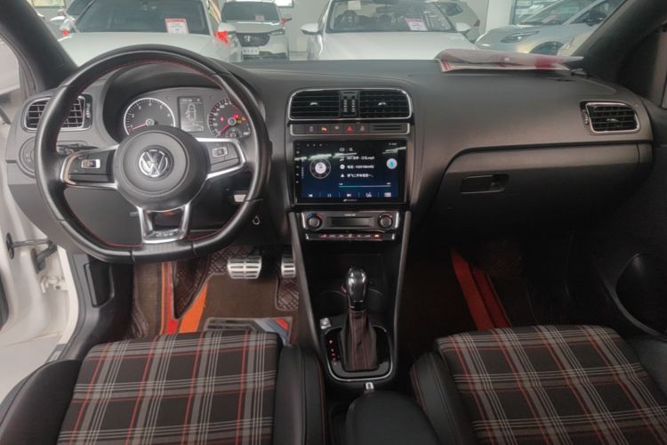 Volkswagen Polo 2017 car image #10