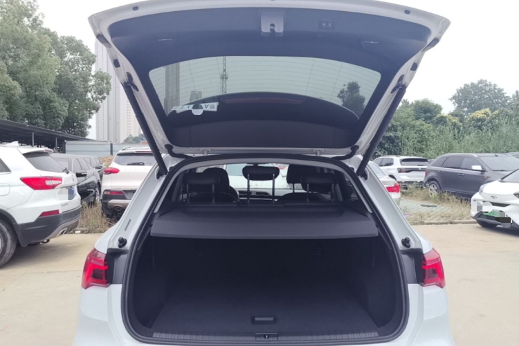 Audi Q3 2020 car image #21