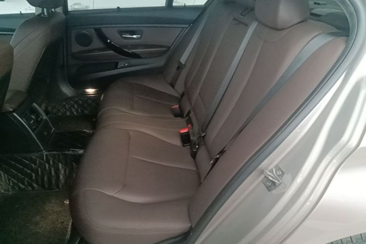 BMW 3 Series 2019 immagine di auto #17