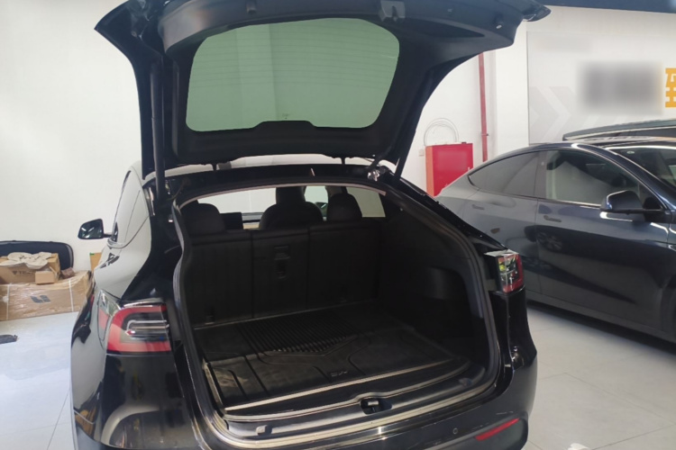 Tesla Model Y 2022 car image #21