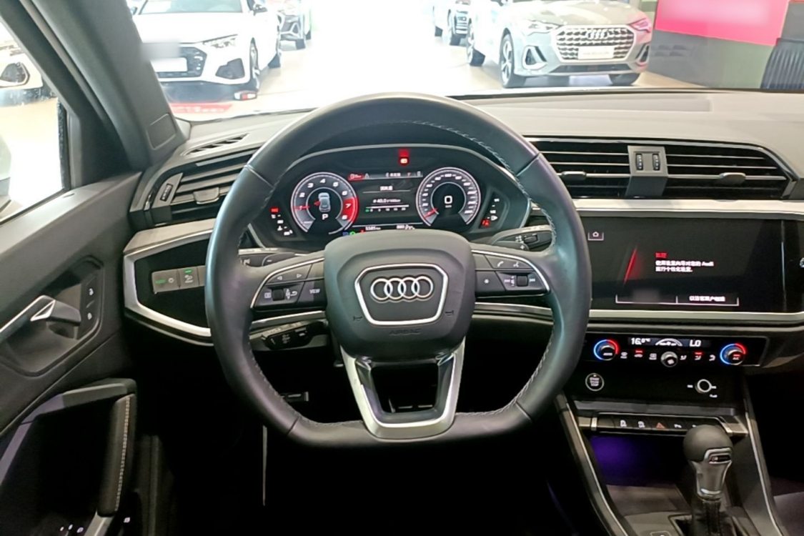 Audi Q3 2024 car image #11