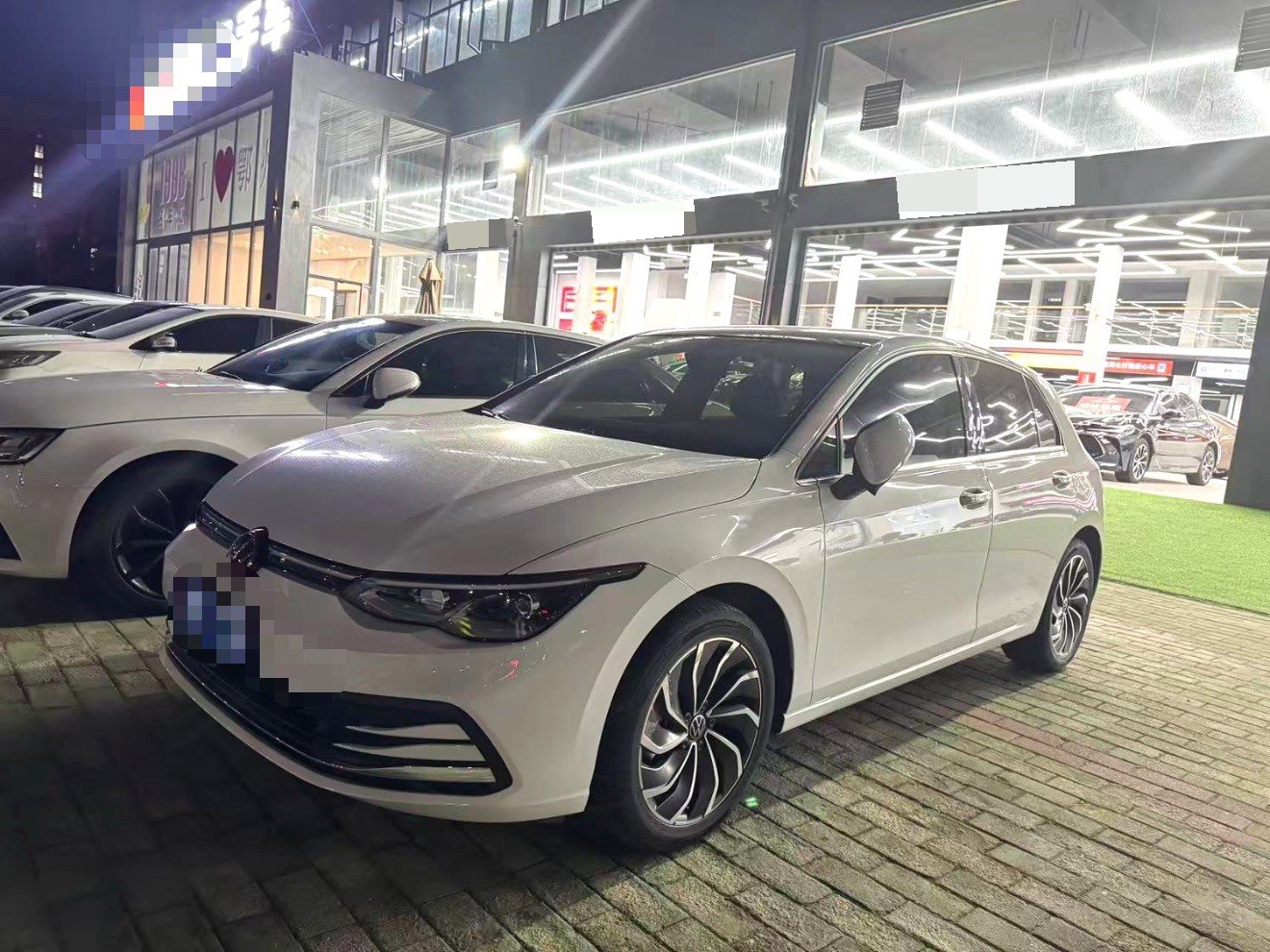 Volkswagen Golf 2024 car image 