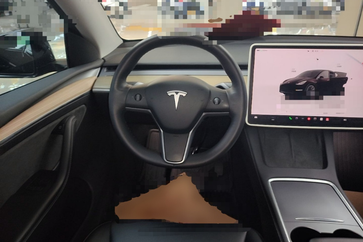 Tesla Model Y 2023 car image #11