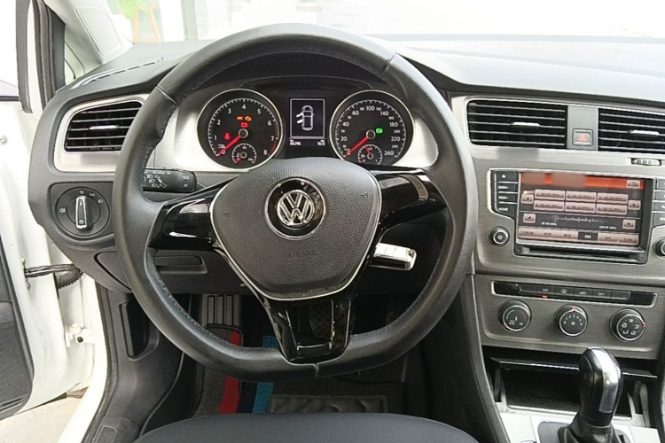 Volkswagen Golf 2016 car image #11